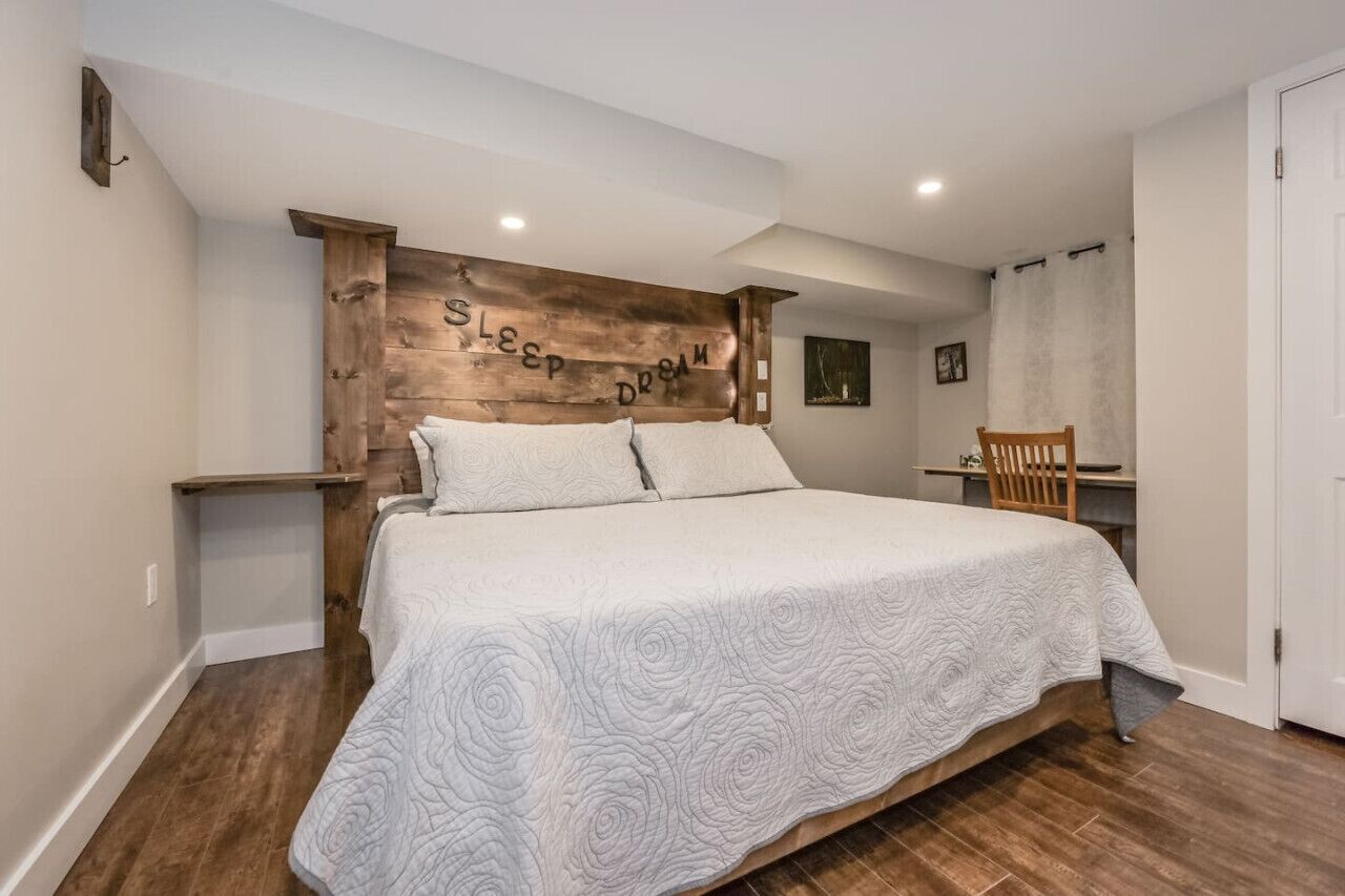 2 bedrooms, desk, iron/ironing board, travel crib