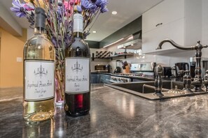 Fridge, microwave, oven, stovetop - Elora Gingerbread Suite (Elora)