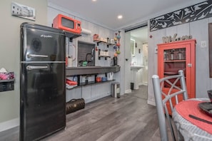 Fridge, microwave, oven, stovetop - Steps to Downtown + Minutes to The Mill (Elora)