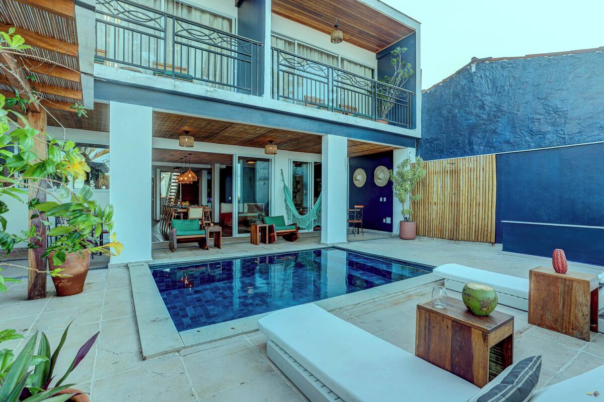 Luxury House, Balcony