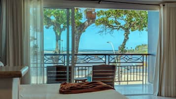 Minibar, in-room safe, desk, laptop workspace