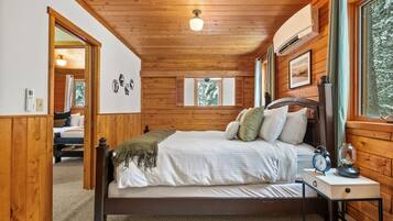 3 bedrooms, desk, iron/ironing board, travel cot