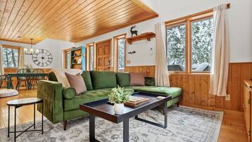 TV connectée, cheminée, baby-foot