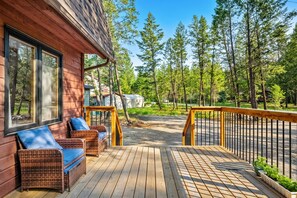 Terrace/patio - Hoodoo Haven | Game Room | Pets | Fireplace | Tennis (Fairmont Hot Springs)