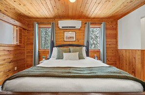 3 bedrooms, desk, iron/ironing board, travel cot