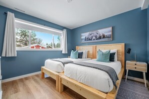 4 室のベッドルーム、デスク、旅行用ベビーベッド、WiFi (無料)