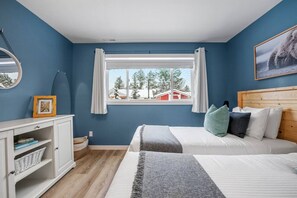 4 makuuhuonetta, työpöytä, vauvan matkasänky, ilmainen Wi-Fi