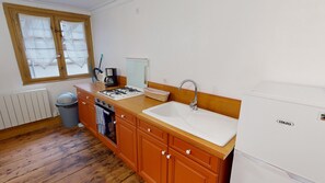 Fridge, microwave, coffee/tea maker, electric kettle - L Authentique 1ch Hyper Centre Barr (Barr)