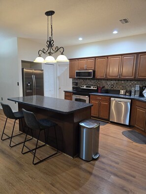 Køleskab, mikrobølgeovn, ovn, opvaskemaskine