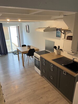 Private kitchen - Lovely studio located in the Vaucluse department in Provence.  (Carpentras)