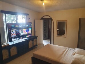 1 bedroom, desk, free WiFi, bed sheets