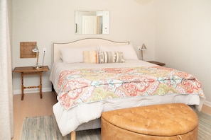 4 bedrooms, desk, iron/ironing board, travel crib