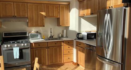 Private, mountain views,easy access