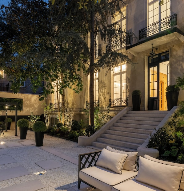 Luxury Villa, Garden View | Terrace/patio