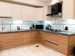 Fridge, microwave, electric kettle, cookware/dishes/utensils - FIOR Residence  1-BHK Apt in Rawalpindi (Rawalpindi)