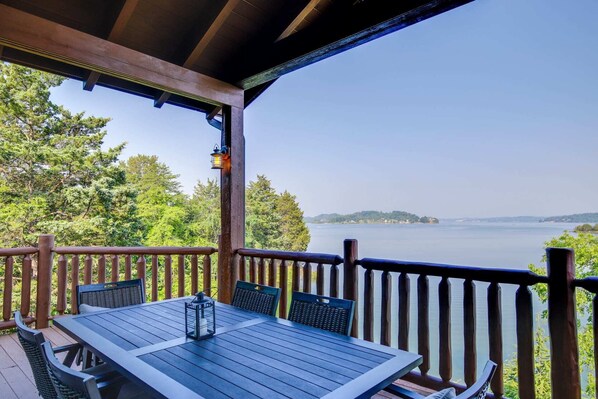 Outdoor dining - Great family retreat!  Lakefront property with dock. Best views! Near Dollywood (Dandridge)