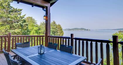Great family retreat! Lakefront property with dock. Best views! Near Dollywood