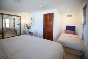 4 bedrooms, iron/ironing board, WiFi, bed sheets - OCEAN FRONT - HIGH END - ON THE SAND - Zenview - 4-bedrooms - Serene  -Sleeps 10 (Oxnard)