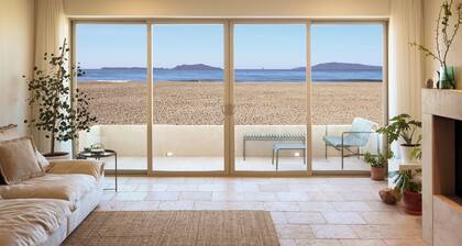 OCEAN FRONT - HIGH END - ON THE SAND - Zenview - 4-bedrooms - Serene -Sleeps 10