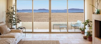 OCEAN FRONT - HIGH END - ON THE SAND - Zenview - 4-bedrooms - Serene -Sleeps 10