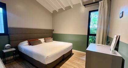 Double Queen Size with Shared Bathroom