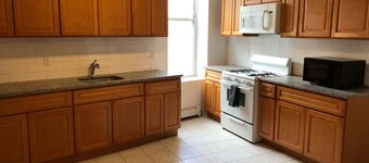 Large apartment, direct NYC train 5 min walk, MetLife Stadium World Cup 30 mins