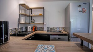 Fridge, microwave, oven, stovetop