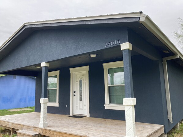 Exterior - Charming 3-bedroom house in delightful San Benito with WiFi, central AC and Heat (San Benito)