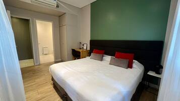 1 bedroom, desk, WiFi, bed sheets