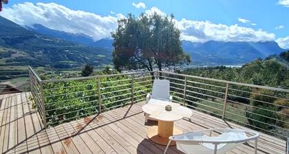 Spacious apartment with magnificent view and terrace, on the 1st floor of a villa.
