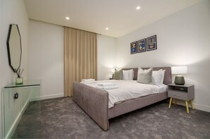 4 camere, una scrivania, ferro/asse da stiro, Wi-Fi gratuito