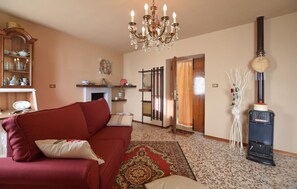 TV - 2 bedroom nice home in Camaiore (Camaiore)