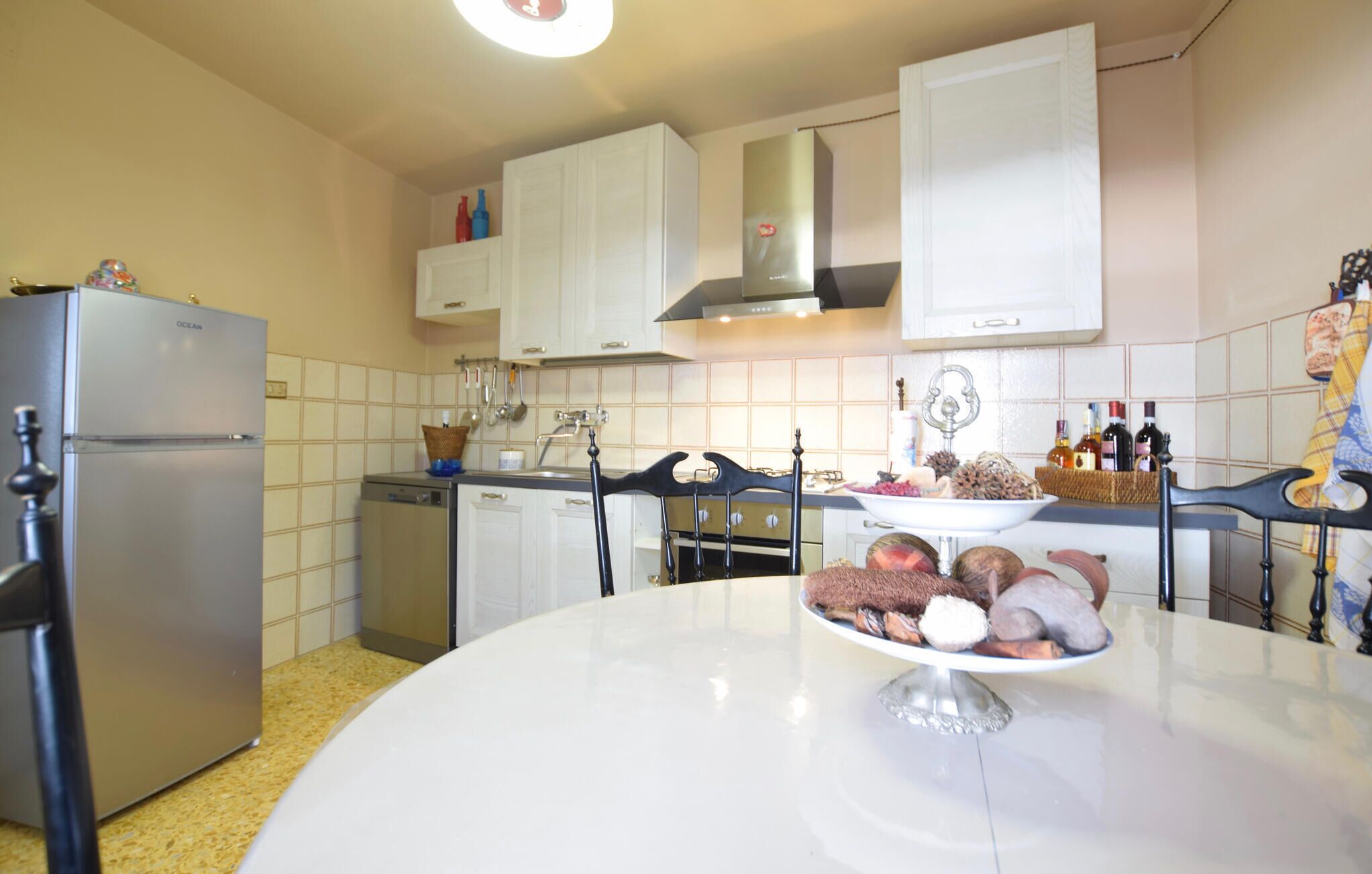 Geladeira, micro-ondas, cooktop, lava-louças