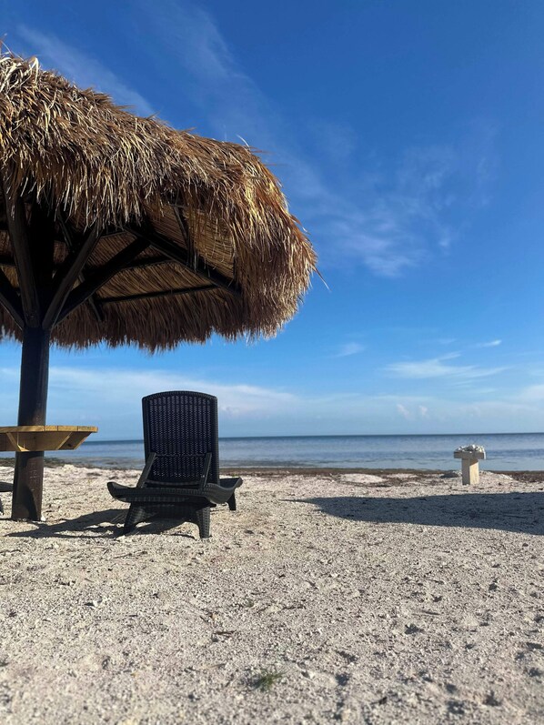 På stranden