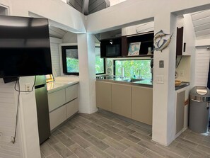 冰箱、微波炉、烤箱、炉灶