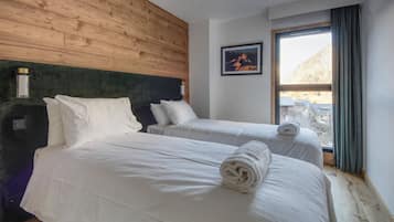 3 bedrooms, WiFi (free), bed sheets