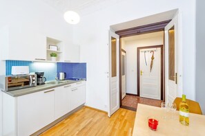 Superior-Apartment | Schreibtisch, laptopgeeigneter Arbeitsplatz, Bügeleisen/Bügelbrett