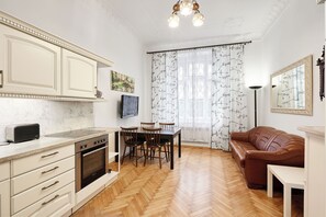100-cm plasma TV with digital channels, Netflix, streaming services - Central & Parking Assistance (Prague)