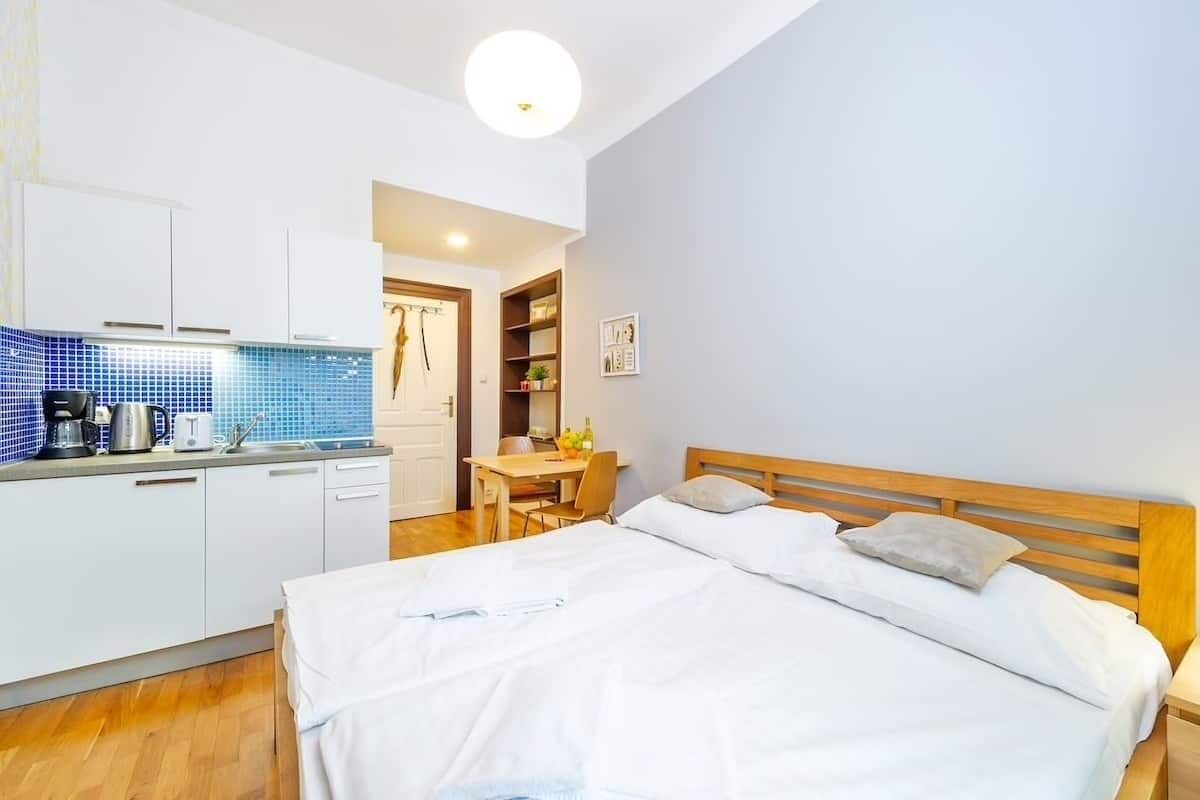 Superior-Apartment, Erdgeschoss | Schreibtisch, laptopgeeigneter Arbeitsplatz, Bügeleisen/Bügelbrett