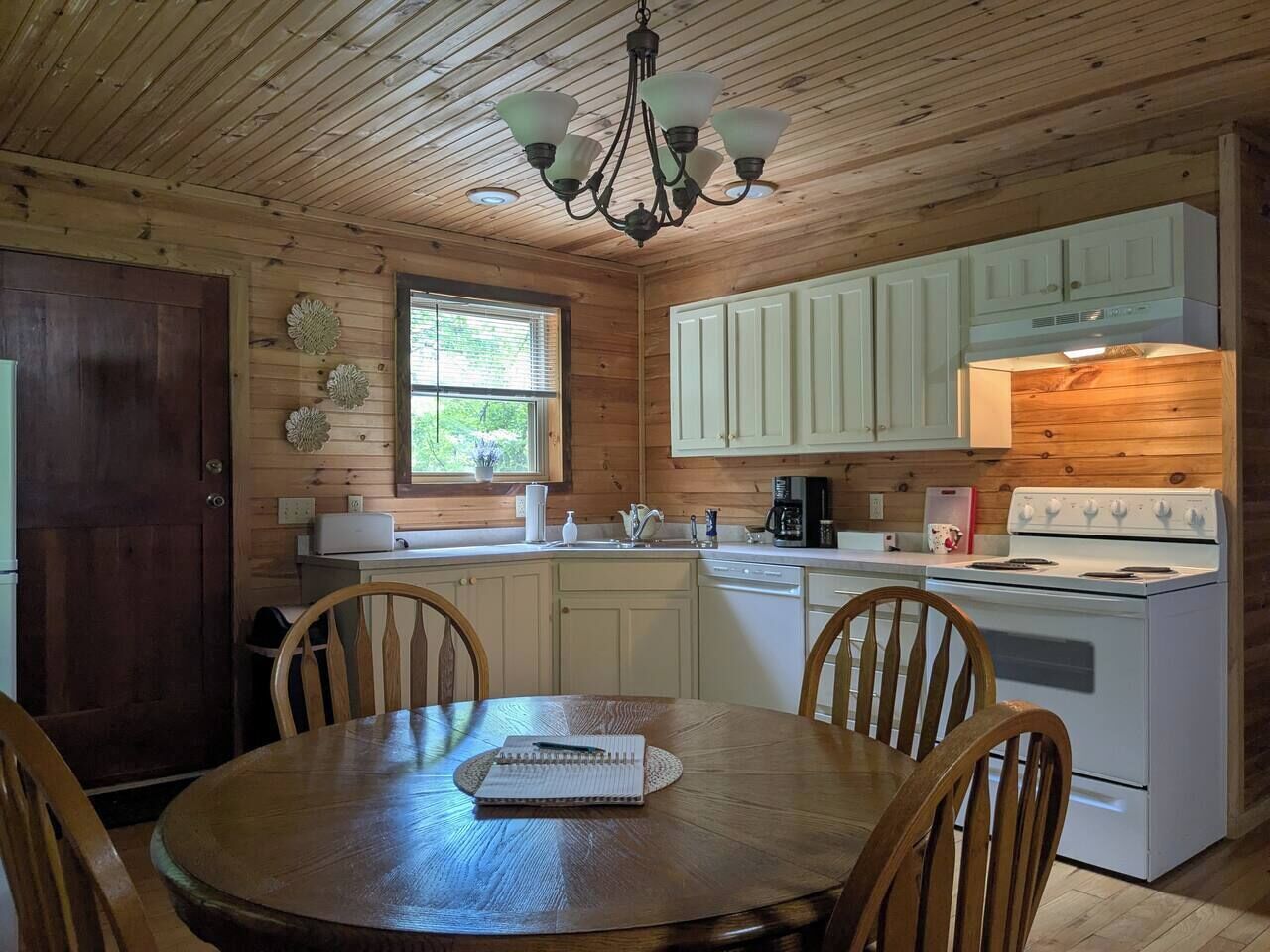 冰箱、微波炉、烤箱、炉灶