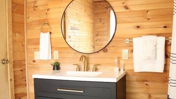 Sèche-cheveux, serviettes fournies