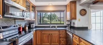 Spanish Style Villa 3Bed 3Bath W/Community Pool