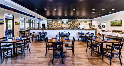 Racquet Retreat 1b/1b