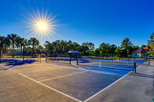 Racquet Retreat 1b/1b