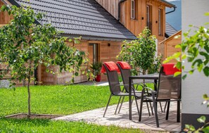 Outdoor dining - Stunning home in Mariapfarr with sauna (Mariapfarr)