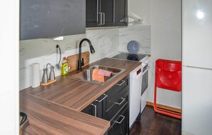 Fridge, oven, stovetop, dishwasher - 2 bedroom stunning home in Stockholm (Stockholm)