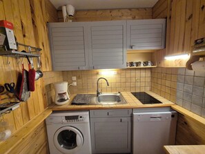 Micro-ondas, fogão, lava-louças