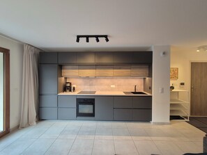 Fridge, oven, dishwasher, coffee/tea maker