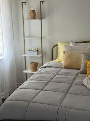 3 slaapkamers, een strijkplank/strijkijzer, reisbedje, wifi