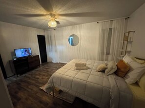 3 chambres, fer et planche à repasser, lit de bébé portatif, Wi-Fi